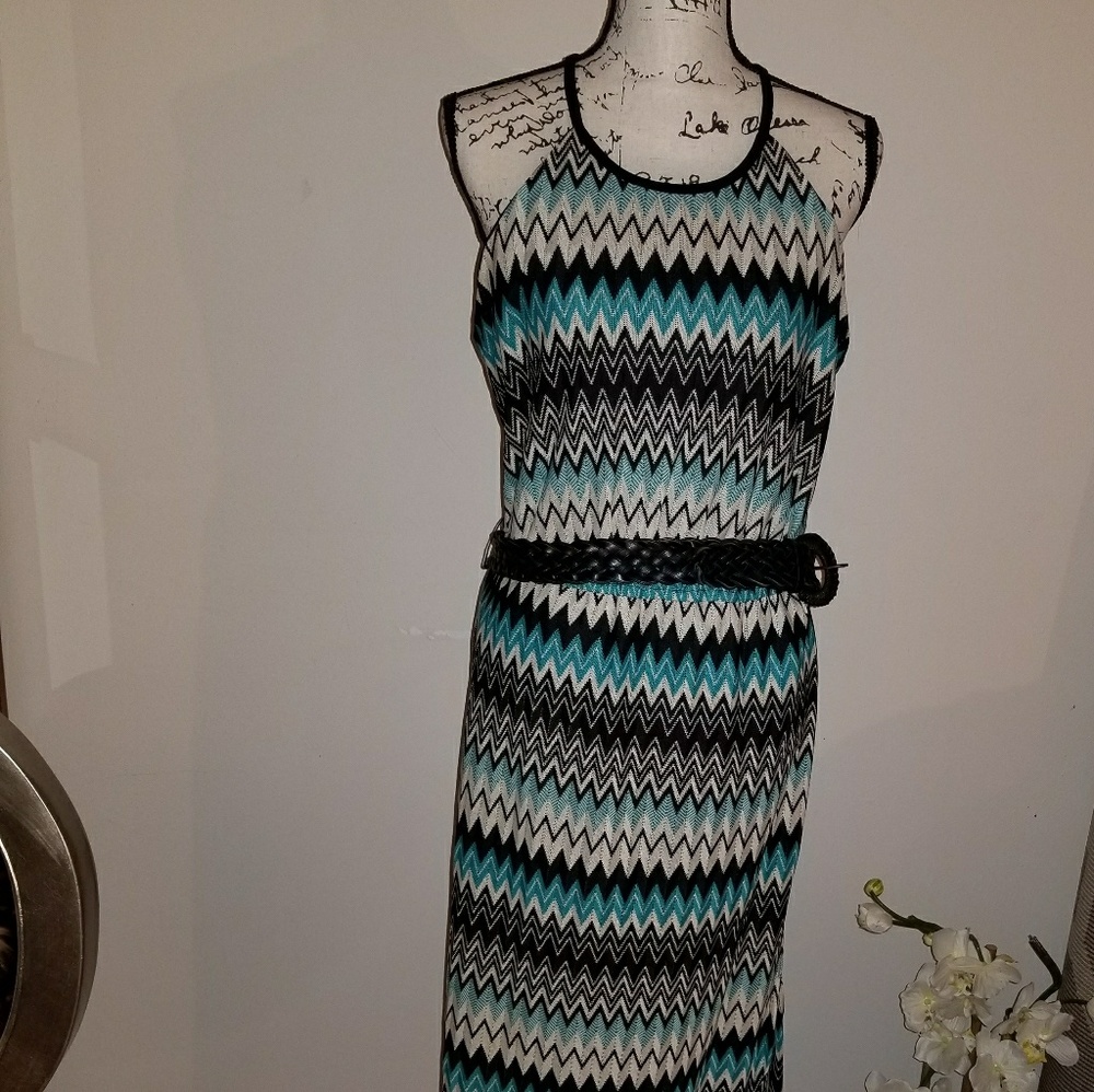 Dress - Picture 2 of 3